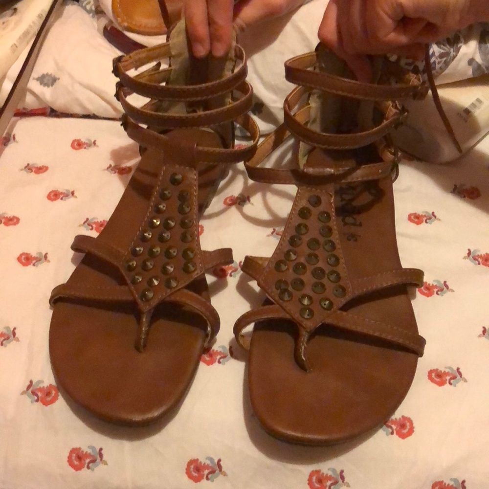 Mudd brand brown sandals